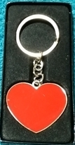 Kovový přívěsek na klíče VALENTINE ve tvaru srdce - červená